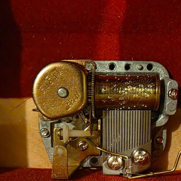 Handcrafted Asian inlay music box - Picture 5 of 5